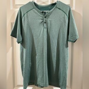 Green Lululemon short sleeve shirt